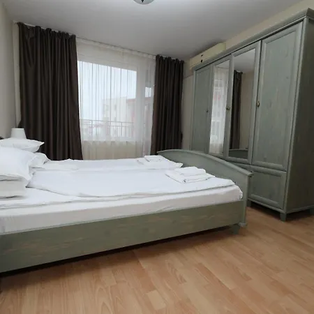 Grand * Święty Włas